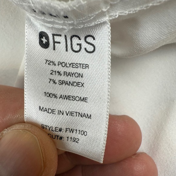 FIGS Technical Collection White V-Neck Scrub Top Womens Medium FW1100 Sh - Picture 5 of 7